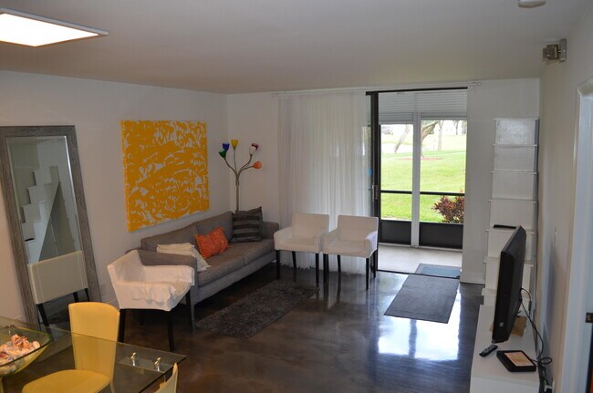 Photo - 5250 Las Verdes Cir Unit 109