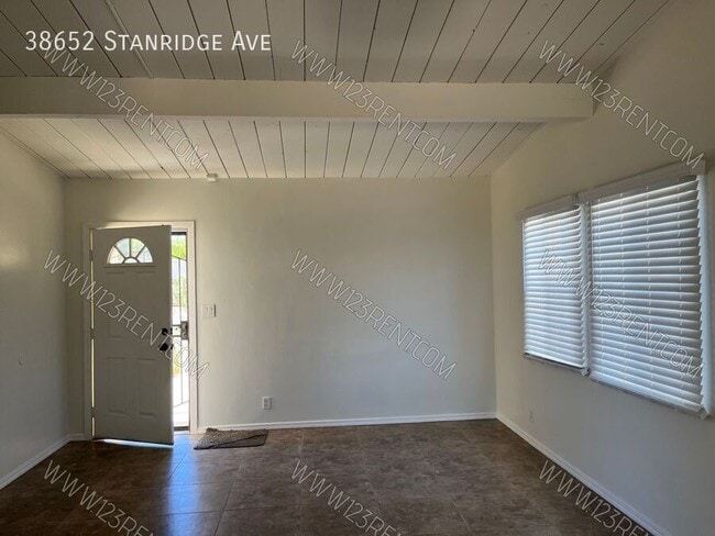 Photo - 38652 Stanridge Ave