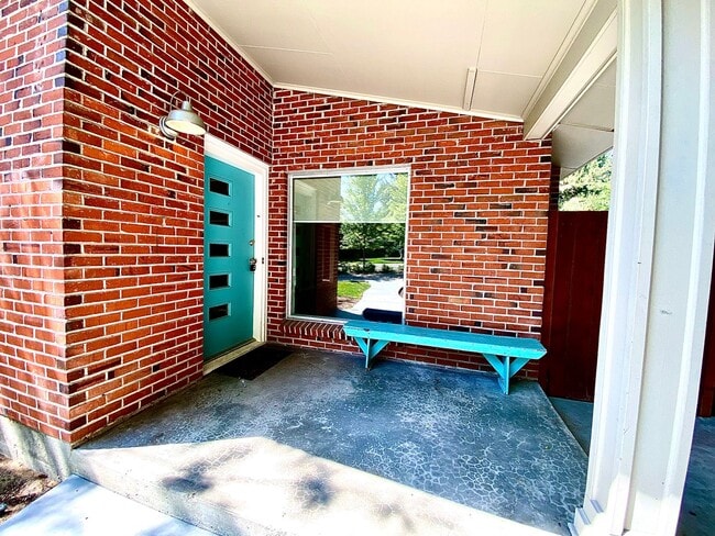Photo - 4 Bedroom 2.5 bath on Central Rim minutes from downtown