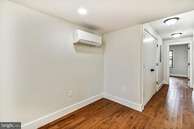 Photo - 182 E Huntingdon St