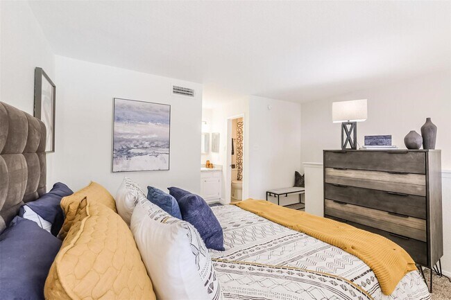 Photo - 8162 Richmond Ave.