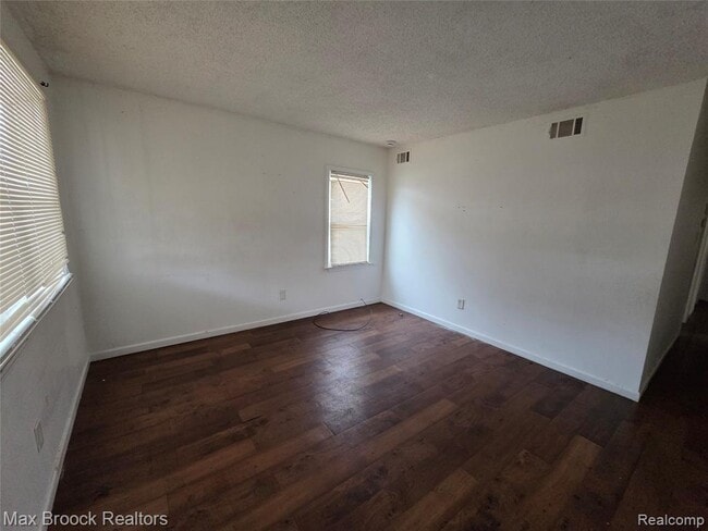 Photo - 24511 Florence St