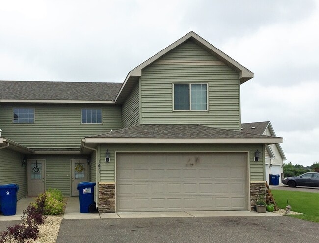 Building Photo - 3 Bedroom Townhome on Peach Dr. in Sauk Ra...