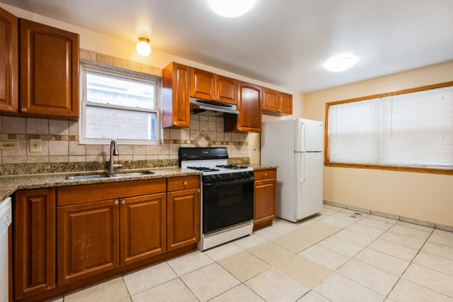 Photo - 8906 S Halsted St