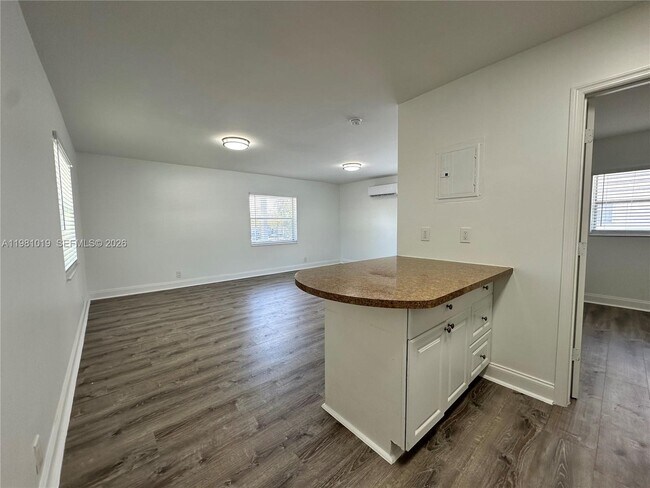 Photo - 1411 N Dixie Hwy Unit 4