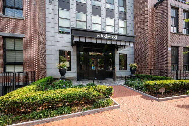 Photo - 1339 E St SE