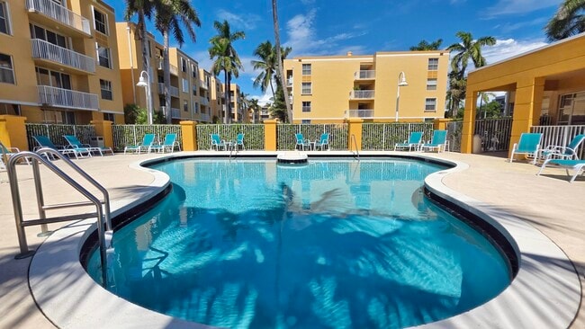 Building Photo - 1341 SE 3rd Ave Unit 307