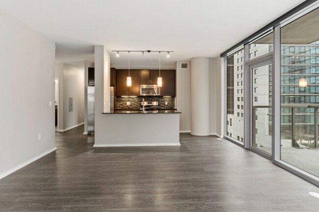 Photo - 107 N Desplaines St