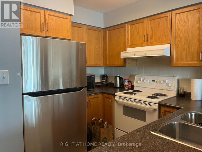 Photo - 156 Enfield Pl Unit 906