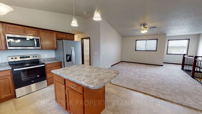 Photo - 2 BEDROOM TOWNHOME; PET FRIENDLY! INDIVIDU... Unit 1418 Kayla Place #3