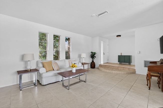 Photo - 8195 Coachlight Cir