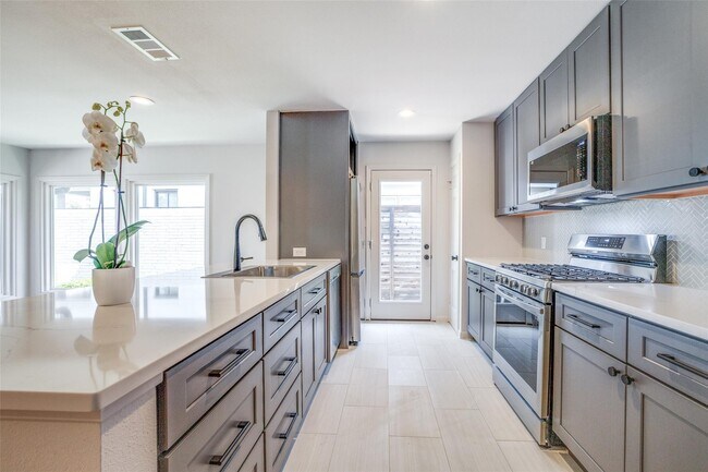 Photo - 3513 Northwest Pkwy