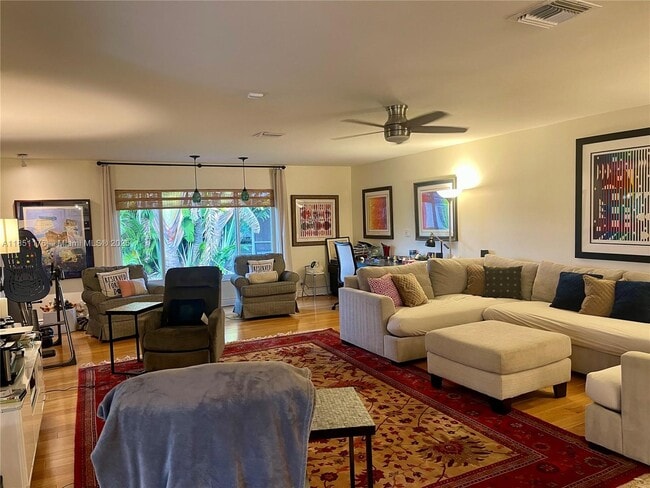 Photo - 1013 E Cypress Dr