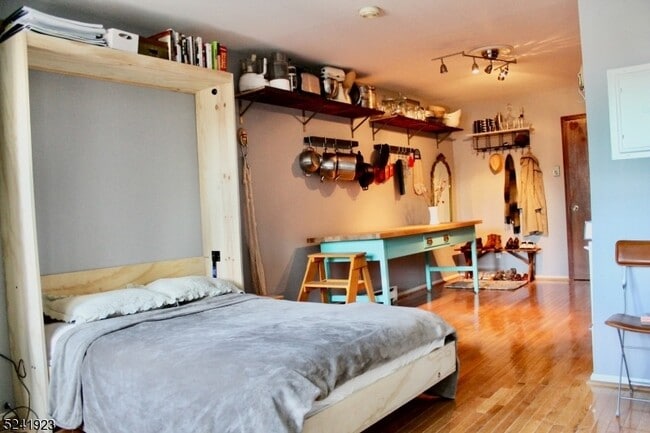 Photo - 107 E Broad St