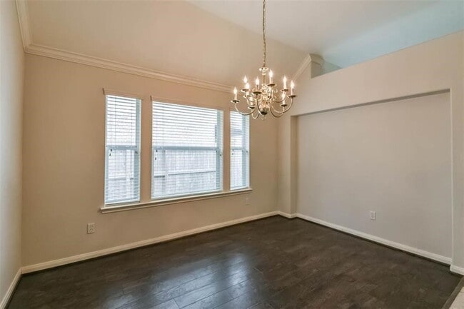 Photo - 5911 Mettler Ln
