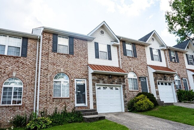 Building Photo - 615 Spence Enclave Way