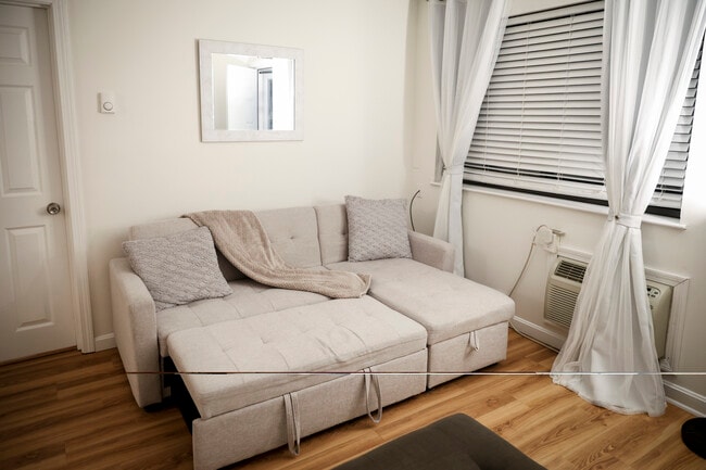 Photo - 7 Arizona Ter Unit 2