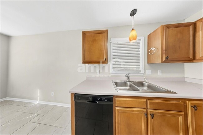 1136 Wesson Ct