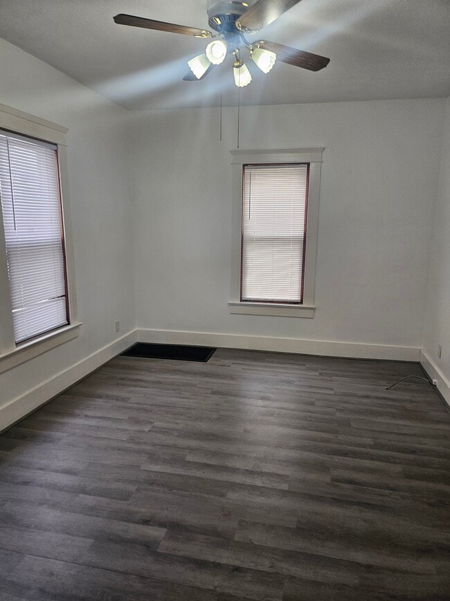 Photo - 967 Davis St