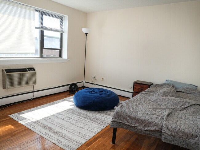 Photo - 1039 Commonwealth Ave
