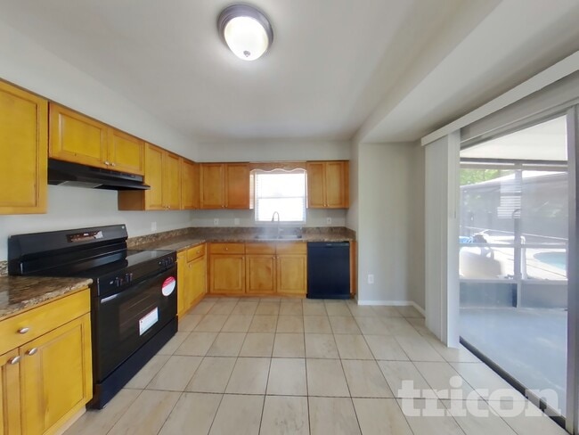 Photo - 1020 Red Oak Cir