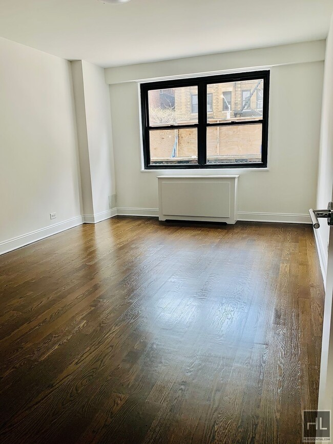 Photo - E 16 ST Unidad 8D