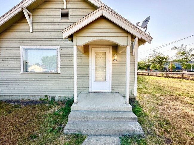 Photo - 2 Bedroom 1 Bathroom Home with Acreage in Town