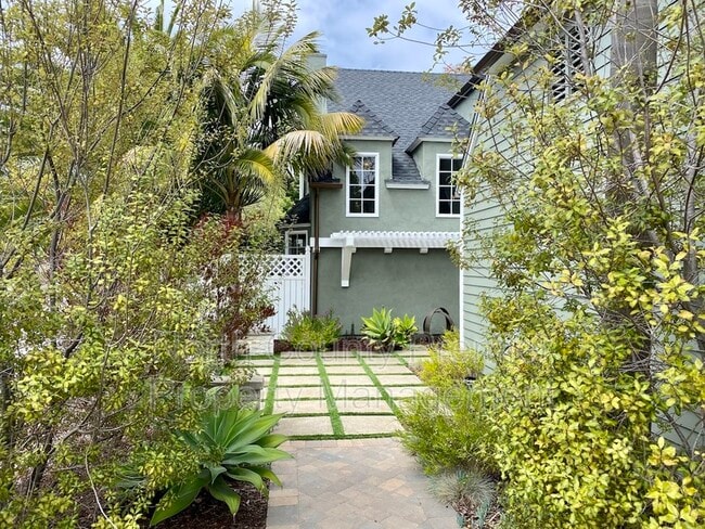 Photo - 2767 Southampton Rd