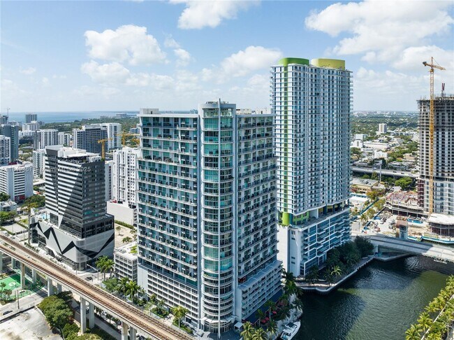 Building Photo - 690 SW 1st Ct Unit 2920 Rental