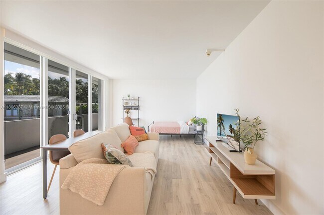 Photo - 770 NE 69th St Unidad 1B