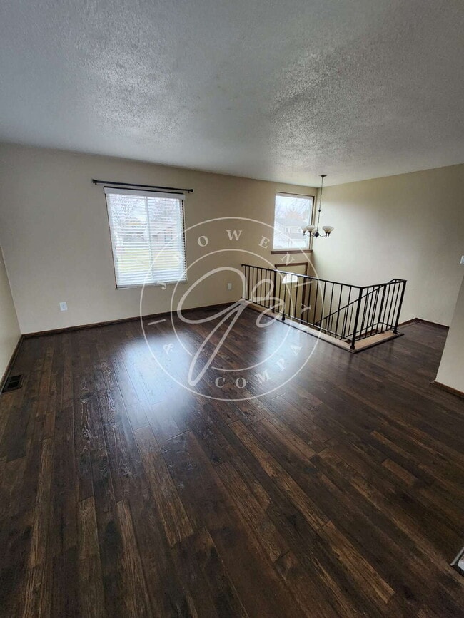 Photo - 9450 Millcroft Rd