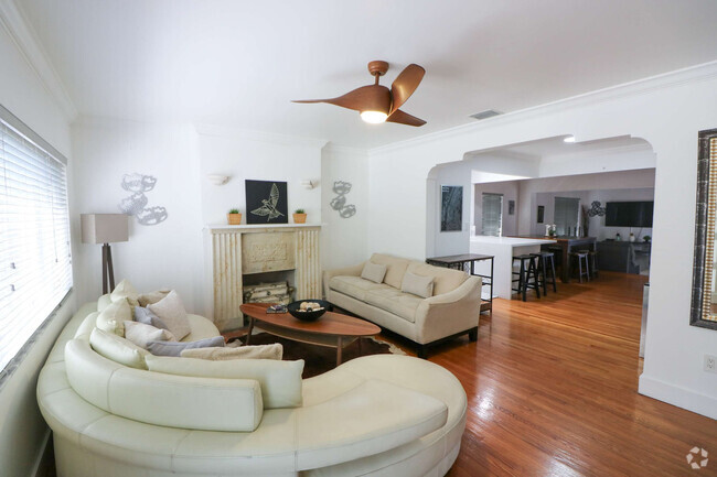 Building Photo - 753 NE 81st St Unit ID1225783P Rental