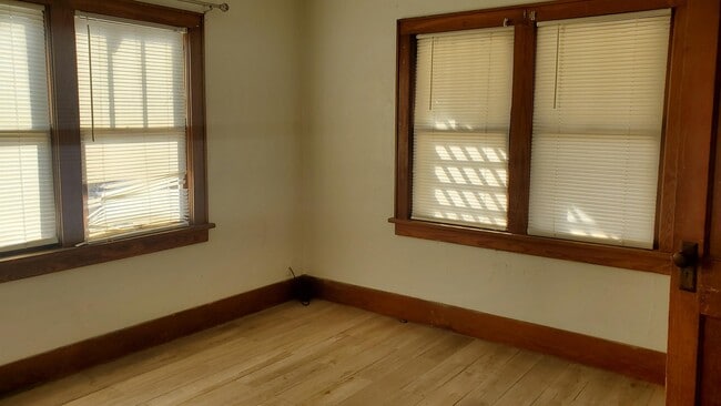 Photo - 1009 N Grand Ave