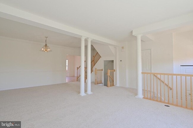 Photo - 7415 Gillingham Row