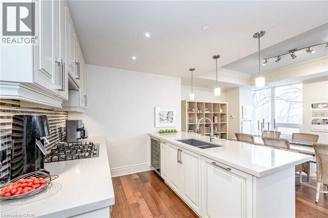 Photo - 3500 Lakeshore Rd W Unit 503