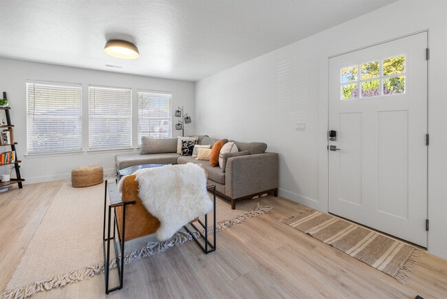 Photo - 2624 S Virginia Ave Unidad ID1308963P