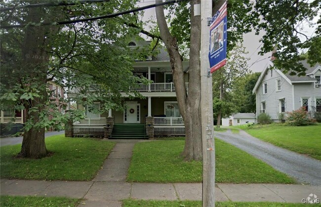 Building Photo - 442 Main St Rental