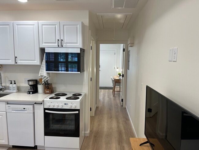 Photo - Furnished Columbus Unidad B