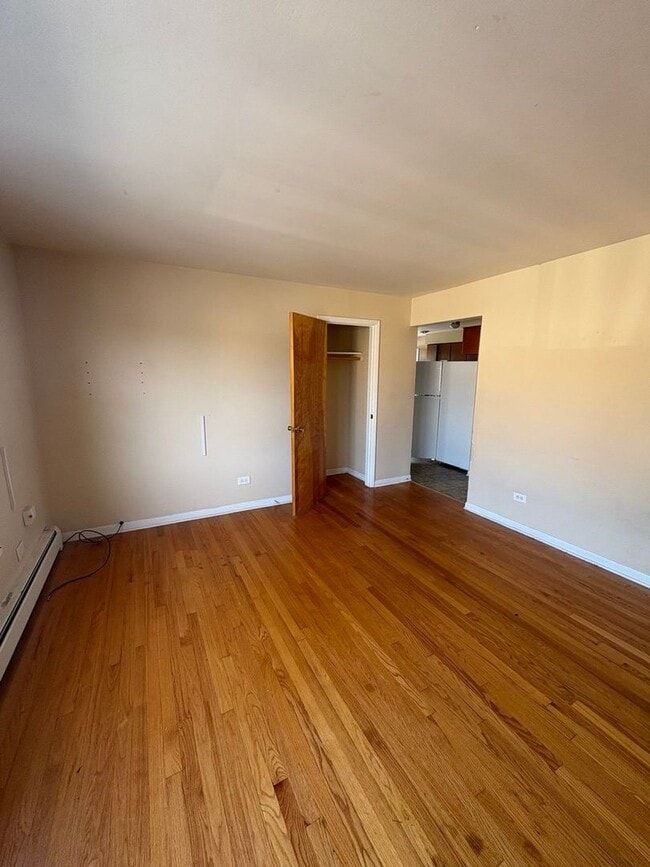 Building Photo - 2674 Clarke St Unit 2E Rental