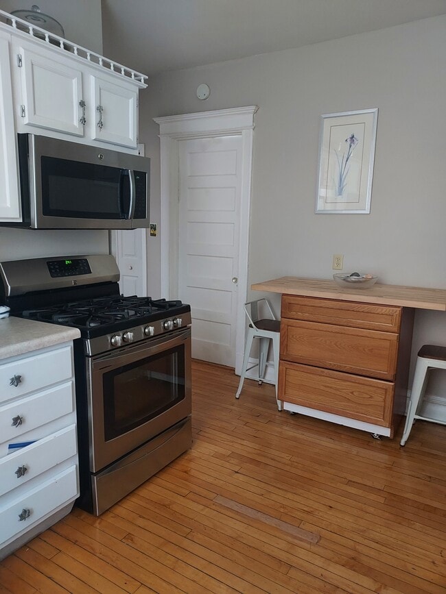 Building Photo - 1137 Highland Ave Unit Apt 2