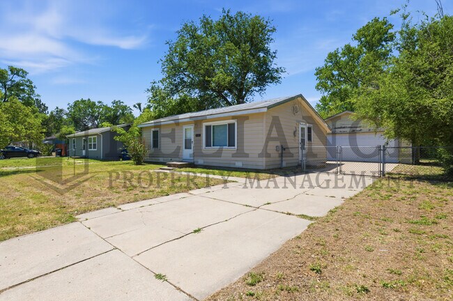Photo - 1921 S St Paul St