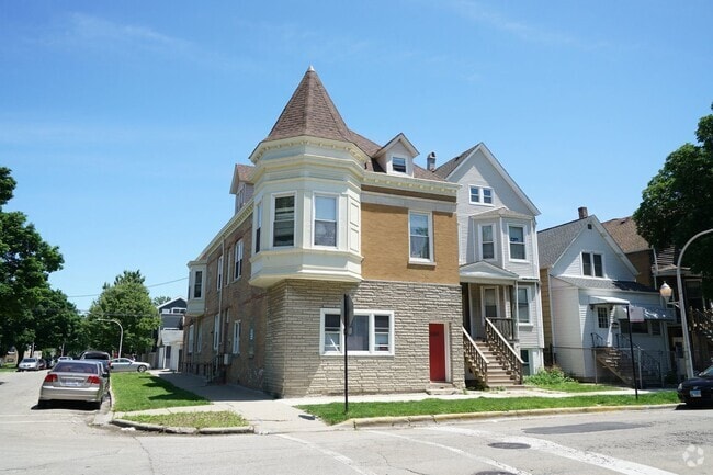Building Photo - 3355 N Troy St Unit 1F Rental