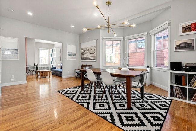 Building Photo - 19 Copley St Unit 1