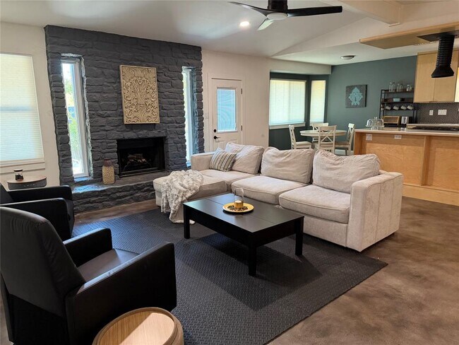 Photo - 1900 Dauphine Cove