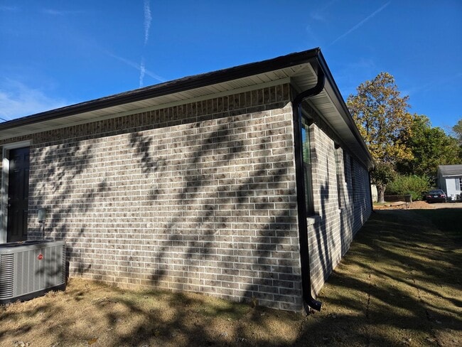 Photo - 3 Bed 2 bath home on corner lot