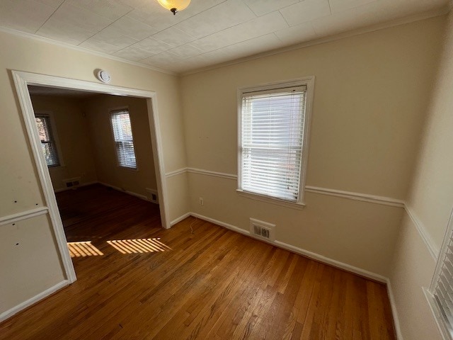 Photo - 639 Emerson St NE