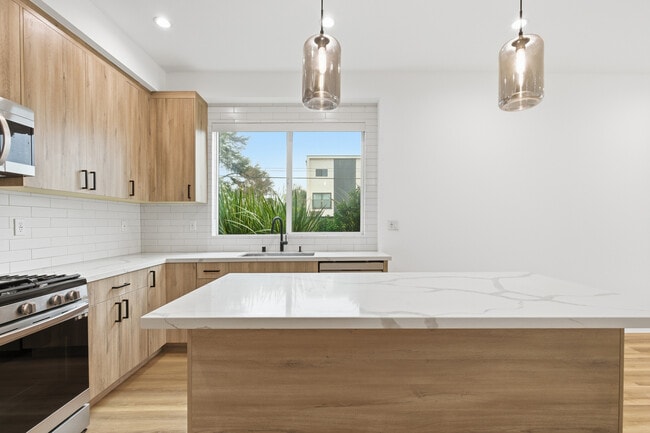 Photo - 5809 Kester Ave