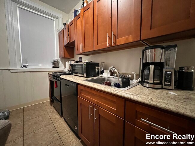 Photo - 1583 Beacon St Apartments