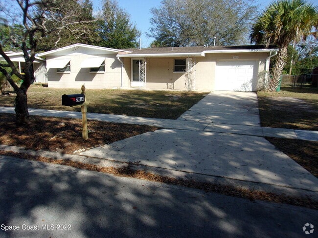 Building Photo - 2010 Ivy Dr Rental