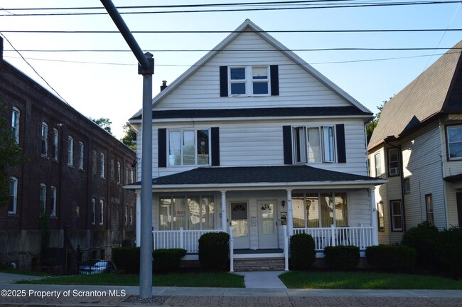 Building Photo - 245 N Main St Rental